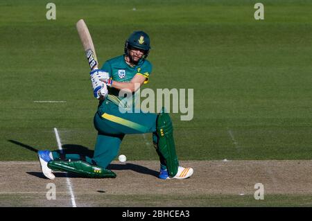 Wayne Parnell, de l'Afrique du Sud, bat pendant le Tour Match entre Sussex et l'Afrique du Sud au premier Central County Ground à Hove. 19 mai 2017 Banque D'Images