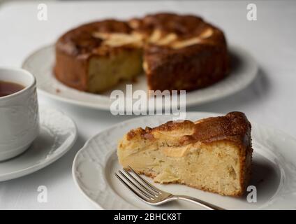 Petit-déjeuner gâteau aux pommes à la boutique Torre de Villademoros chambres d'hôtes, Asturies, nord de l'Espagne Banque D'Images