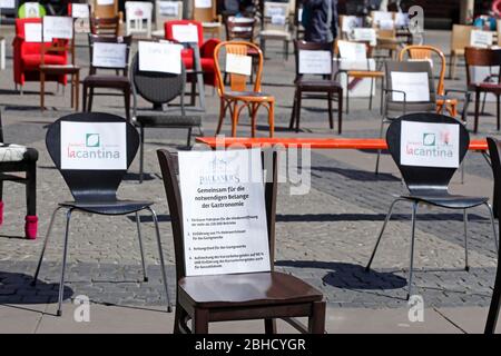 Des présidents vides protestent contre les fermetures de corona sur la place du marché de Brême, Brême, Allemagne, Europe Banque D'Images