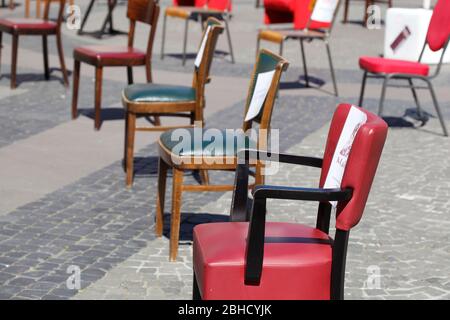 Des présidents vides protestent contre les fermetures de corona sur la place du marché de Brême, Brême, Allemagne, Europe Banque D'Images