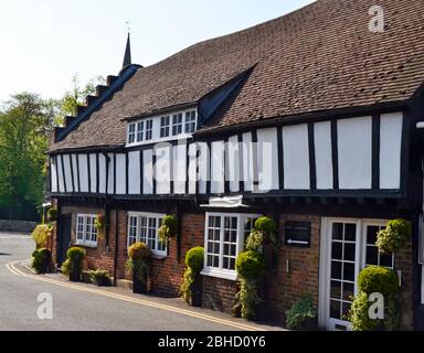 Bâtiment du restaurant Radhuni dans Church Street, Princes Risborough, Buckinghamshire, Royaume-Uni. Banque D'Images