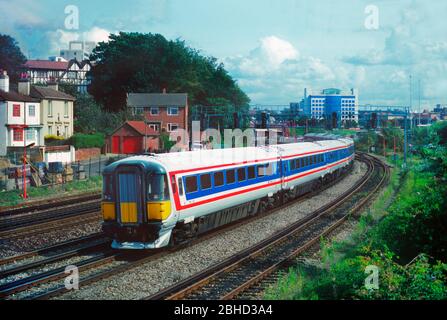 Une paire de circuits électriques Wessex classe 442 numéros 442410 et 442423 travaillant dans un réseau de Down Sud-est peu après avoir quitté Southampton le 12 septembre 1992. Banque D'Images