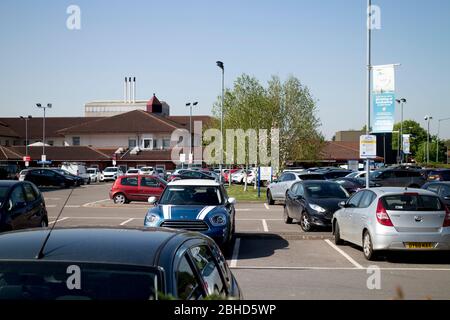 Hôpital de Warwick et parking pendant la pandémie de Coronavirus 2020, Warwickshire, Royaume-Uni Banque D'Images