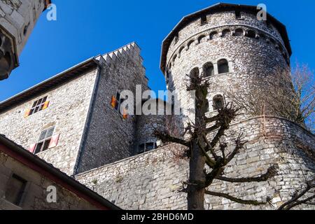 Vue à bas angle sur une tour du château de Stolberg à Stolberg, Eifel, Allemagne Banque D'Images