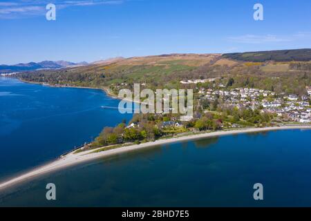 Vue sur la mer du village de Rhu sur la gare Loch à Argyll et Bute, Ecosse, Royaume-Uni Banque D'Images