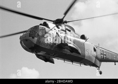 Hélicoptère SAR de la Marine allemande en vol d'entraînement, 23 août 1981, Borkum Navy base, Basse-Saxe, Allemagne Banque D'Images