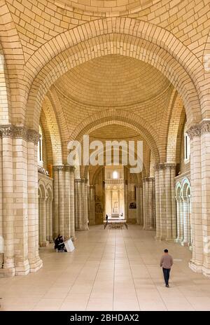 Fontevraud, France - Février 29, 2020: L'intérieur de l'église de l'Abbaye Royale, Abbaye Royale de Fontevraud Banque D'Images