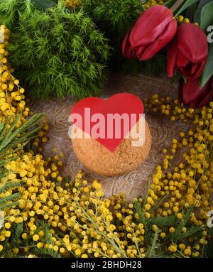 Pate Chou Aux Couleurs Vives Dessert Chou A La Creme Ideal Pour La Fete Des Meres La Saint Valentin La Fete Des Femmes Le Concept De Joyeux Anniversaire Photo Stock Alamy