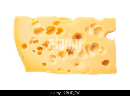 morceau de lait de vache jaune fromage suisse avec trous découpés sur fond blanc Banque D'Images