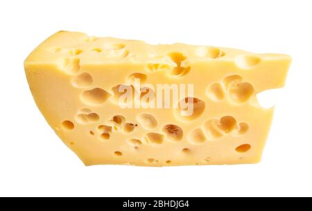 morceau triangulaire de lait de vache jaune fromage suisse avec trous découpés sur fond blanc Banque D'Images