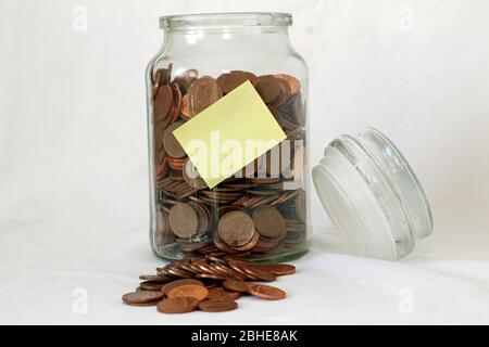 Pot de récupération de pièces de verre ou d'économies pour les jours de pluie Banque D'Images