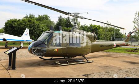 Les Iroquois de la série UH-1 de Bell, mieux connus sous le nom de « Huey », sont exposés au Aviation Heritage Park, Bowling Green, Kentucky, États-Unis Banque D'Images