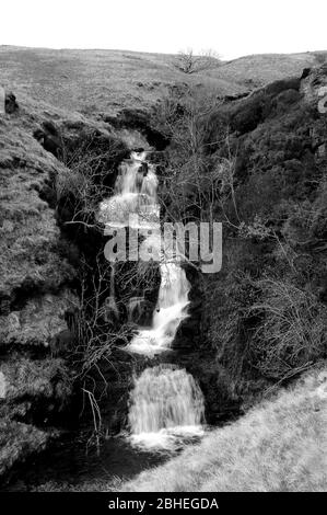 Cascade entre les deux principales chutes d'eau sur Nant y Llyn. Banque D'Images