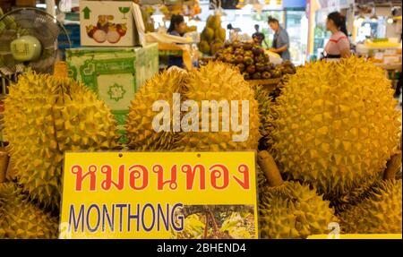 Bangkok, Thaïlande - 3 mars 2020: Fruit de Monthong durian à vendre sur un marché à Bangkok, Thaïlande Banque D'Images