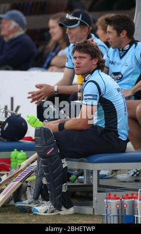 Lou Vincent, joueur de cricket du comté de Sussex, portait un bandeau de sueur noir sur son poignet gauche, ce qui aurait été un signal aux fixateurs que la réparation était en cours. James Boardman/TÉLÉOBJECTIF Banque D'Images