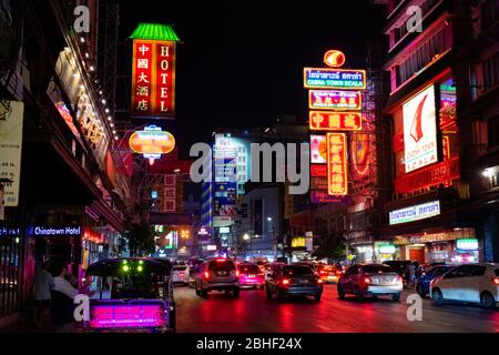 Thailandia, Bangkok - 11 janvier 2019 - Chinatown à Bangkok la nuit Banque D'Images