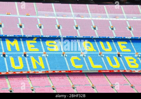 Barcelone, Espagne, 14 mars 2019: Vue rapprochée des stands de tribunes à plusieurs niveaux du Camp Nou. Nou Camp est le stade de football de Barcelone, le plus grand stade d'Espagne. Banque D'Images