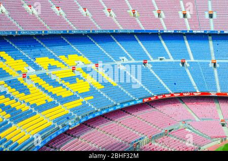 Barcelone, Espagne, 14 mars 2019: Vue rapprochée des stands de tribunes à plusieurs niveaux du Camp Nou. Nou Camp est le stade de football de Barcelone, le plus grand stade d'Espagne. Banque D'Images