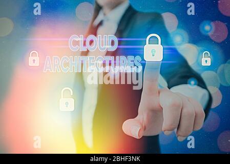 Note d'écriture montrant les architectures Cloud. Concept d'entreprise pour diverses applications Engineered Databases Softwares Banque D'Images