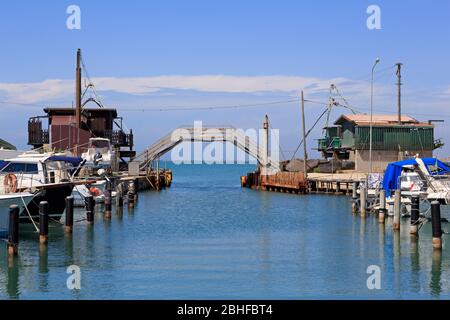 Cabane de pêche, Fiumicino Town, Rome, Italie, Europe Banque D'Images