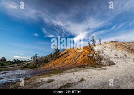 Mammoth Hot Spring au parc national de Yellowstone dans le Wyoming. Banque D'Images