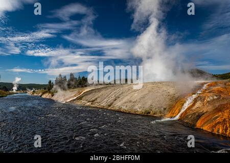 La rivière Firehole au parc national de Yellowstone, dans le Wyoming. Banque D'Images