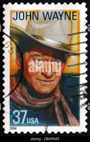 États-Unis - VERS 2004 : un cachet imprimé aux États-Unis montre John Wayne, acteur américain du film, directeur et producteur, vers 2004 Banque D'Images