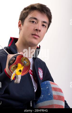 Tireur Alexander Massialas au Team USA Media Summit à Dallas, Texas avant les Jeux olympiques de Londres 2012. 14 mai 2012 © Bob Daemmrich Banque D'Images