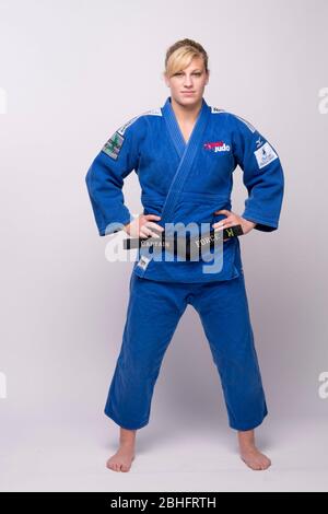 USA l'Olympian Kayla Harrison pose lors du Team USA Media Summit à Dallas, Texas, avant les Jeux Olympiques de 2012. Harrison, âgé de 22 ans, est devenu le premier américain à remporter une médaille d'or en judo avec une victoire 2 août à 78kg ans. ©Bob Daemmrich Banque D'Images