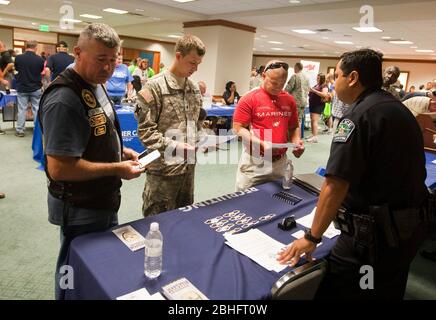 Les anciens combattants militaires américains assistent à une foire d'emploi au Texas Capitol Building à Austin, Texas, janvier 2012. ©Marjorie Kamys Cotera / Daemmrich Photos Banque D'Images