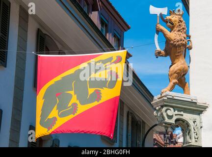 Emblèmes du Canton de Berne dans le quartier de la vieille ville de Thun, Suisse Banque D'Images