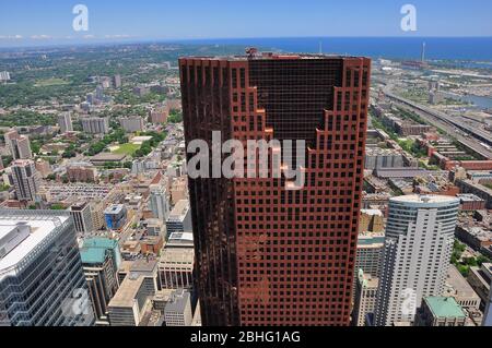 Toronto, Ontario / Canada - 16 juin 2009 : vue aérienne sur le centre-ville de Toronto, Ontario, Canada. Vue panoramique sur Toronto depuis Bay Street looki Banque D'Images