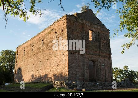 Carmelo, Colonia / Uruguay; 27 décembre 2018: Ruines d'une ancienne église jésuite et mission dans l'Estancia del Río de las Vacas, connue aujourd'hui sous le nom de Caler Banque D'Images