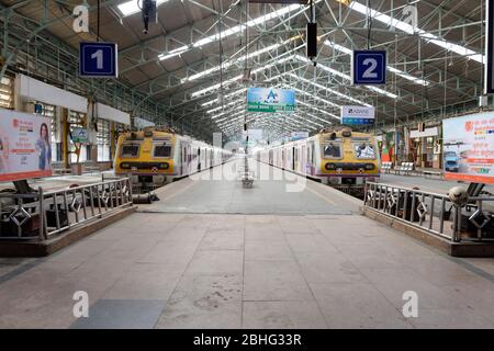 La gare déserte de Churchgate, en raison de son verrouillage à Mumbai en raison de Corona pandamo. Terminal ferroviaire local occidental.Mumbai, Maharashtra, Inde. Banque D'Images