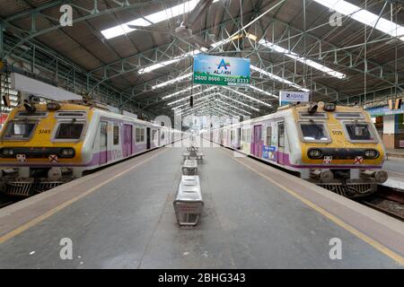 La gare déserte de Churchgate, en raison de son verrouillage à Mumbai en raison de Corona pandamo. Terminal ferroviaire local occidental.Mumbai, Maharashtra, Inde. Banque D'Images