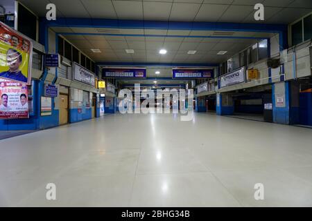 La gare déserte de Churchgate, en raison de son verrouillage à Mumbai en raison de Corona pandamo. Terminal ferroviaire local occidental.Mumbai, Maharashtra, Inde. Banque D'Images