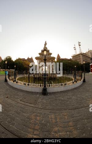 La fontaine de flore déserte, au Humatma Chowk (place Martyr), est un monument architectural sculpté ornementalement à Mumbai, en Inde. Banque D'Images