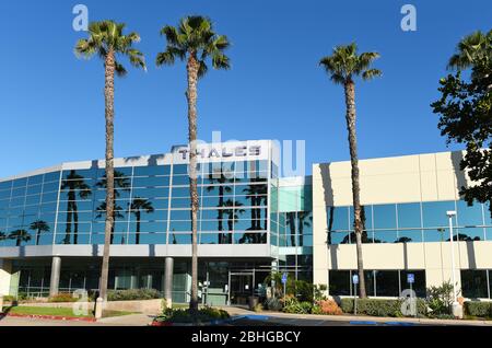 IRVINE, CALIFORNIE - 25 AVRIL 2020: Siège du Groupe Thales Irvine, au service de l'aérospatiale, de l'espace, du transport terrestre, de l'identité numérique et de la sécurité, Banque D'Images