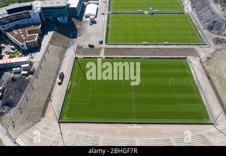 Gelsenkirchen, Allemagne. 22 avril 2020. firo: 22.04.2020, football, 1.Bundesliga, saison 2019/2020, FC Schalke 04, projet de construction Berger Feld, terrains d'entraînement modernes, stade régional de ligue, stade de parc, en premier plan, vue aérienne, d'en haut, drone, drone photo, gauche MEDICOS, | usage dans le monde entier crédit: dpa/Alay Live News Banque D'Images