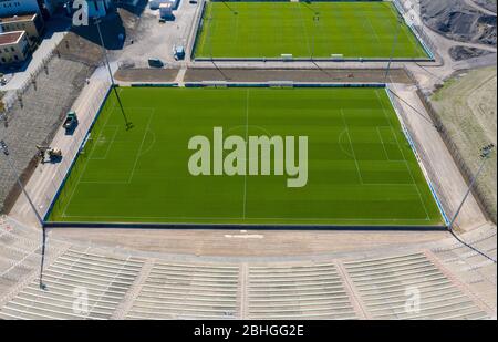 Gelsenkirchen, Allemagne. 22 avril 2020. firo: 22.04.2020, football, 1.Bundesliga, saison 2019/2020, FC Schalke 04, projet de construction Berger Feld, terrains d'entraînement modernes, vue aérienne, d'en haut, drone, drone photo, le stade du parc | usage dans le monde crédit: dpa/Alay Live News Banque D'Images