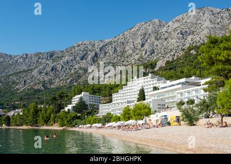 Belle plage à Makarska Riviera, Dalmatie, Croatie Banque D'Images