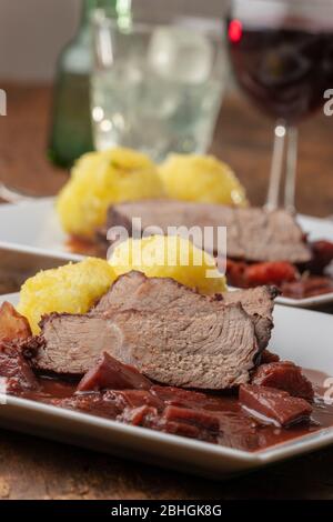 Avec des boulettes de boeuf rôtie bavarois Banque D'Images