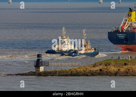 Isabelle G se dirigeant vers les quais de Portbury Banque D'Images