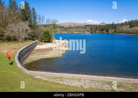 Le réservoir Burrator (1898) a été construit pour alimenter la ville de Plymouth en eau. Burrator, parc national de Dartmoor, Devon, Angleterre, Royaume-Uni. Banque D'Images