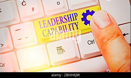 Panneau textuel montrant la capacité de leadership. Photo d'entreprise texte ce qu'un responsable peut renforcer la capacité de diriger efficacement Banque D'Images