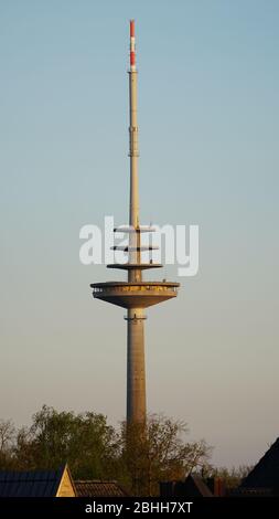 Tour de télévision après le coucher du soleil à Münster, Allemagne Banque D'Images