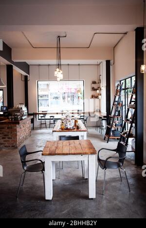 Johannesburg, Afrique du Sud - 13 décembre 2012: Vue intérieure d'un café-restaurant vide et d'une boulangerie Banque D'Images