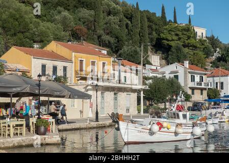 Ithaca en Grèce : le joli vlllage et port de Kioni Banque D'Images