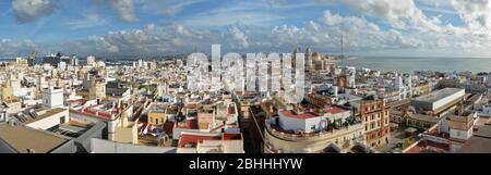 Panorama de Cadix, Espagne. Vue de dessus de l'océan et les toits de Cadix. L'Andalousie. Banque D'Images