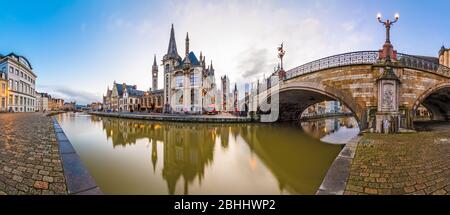 Gand, Belgique vieux paysage urbain du Graslei sont à l'aube. Banque D'Images